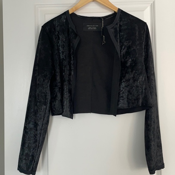 Zara Jackets & Blazers - Zara very thin cropped jacket. Size medium.